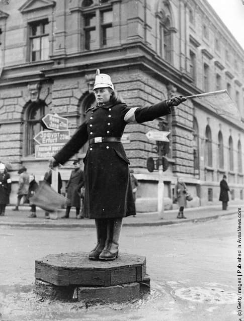 OtherpoliceFolder – Vintage Photos of Fermale Police (3)[1]