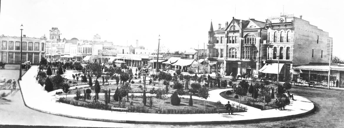 Alamo Plaza Park