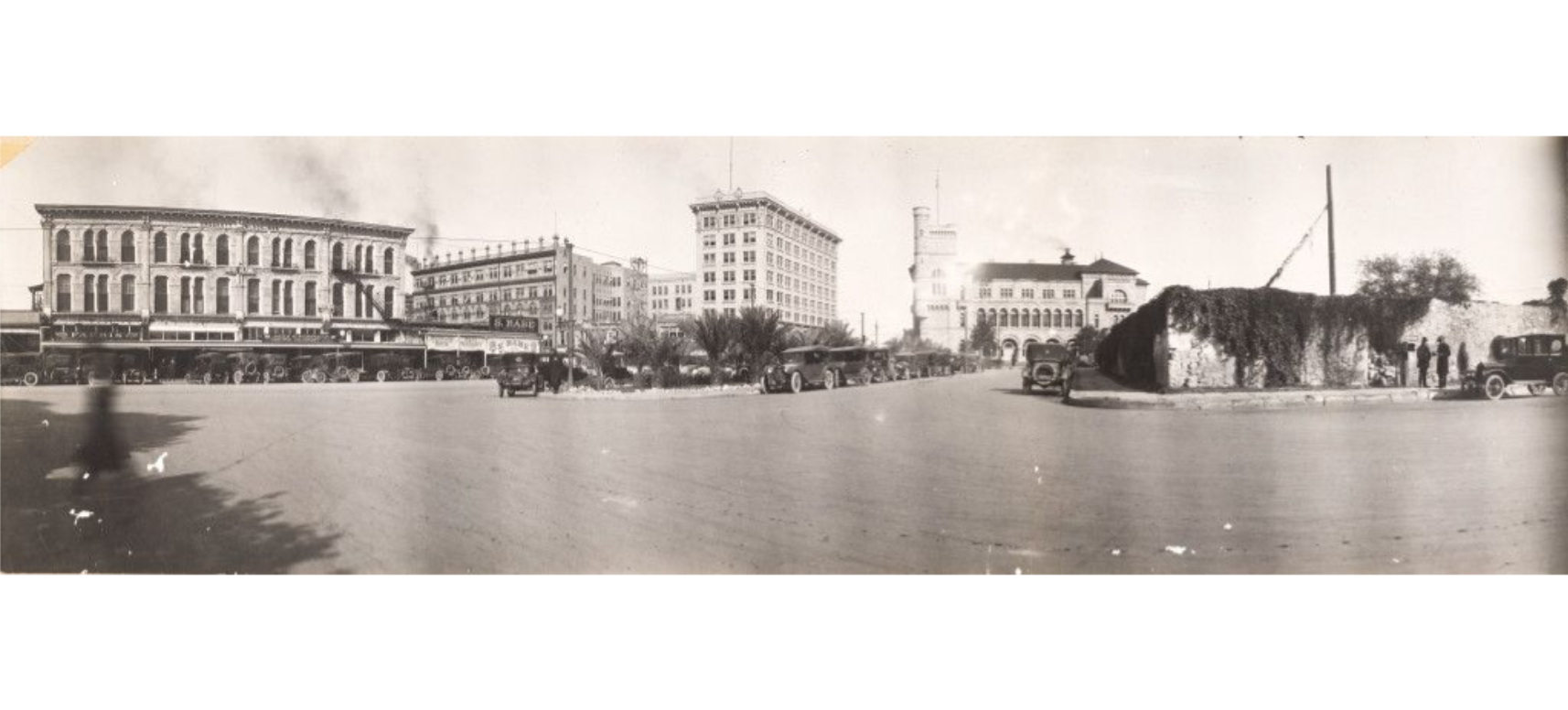 Alamo Plaza