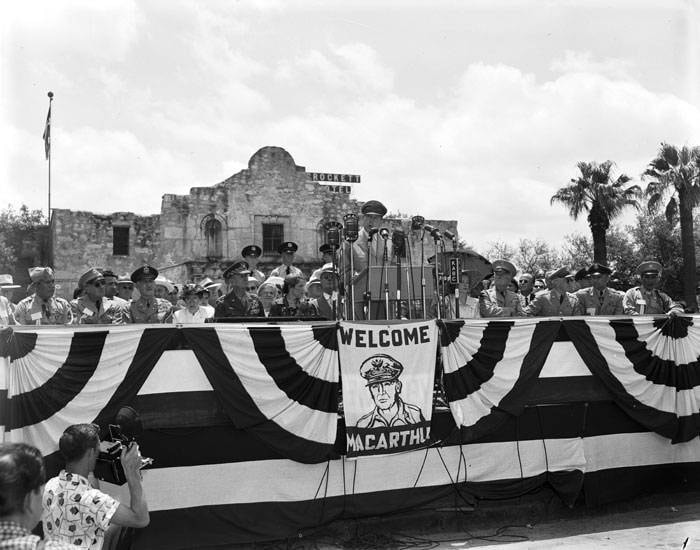 AlamoPlazaJune1951MacArthur