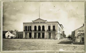 AlamoplzaFolder-SAalamoplzaMenger1859-300x185[1]